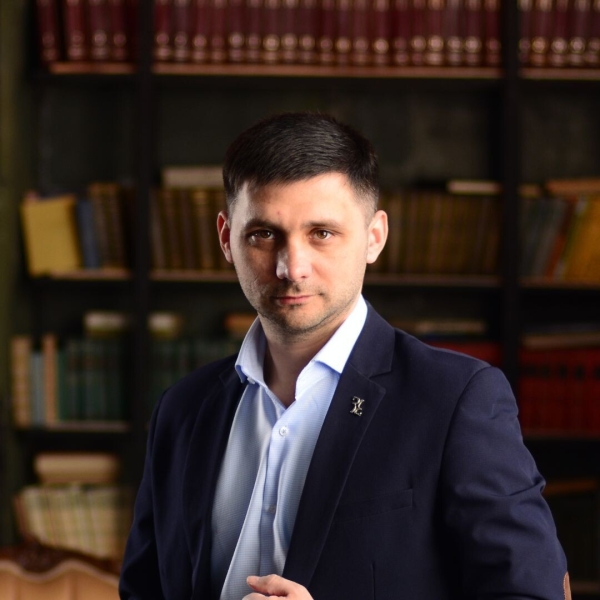 
                    Из производства кухонь в инфобизнес с оборотом 50 млн руб в год. Разбор масштабирования традиционного и online-бизнесов            