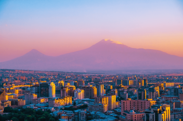 
                    Партизаны на улицах Еревана: как мы привлекли 600 первых пользователей за $50 с помощью плакатов            