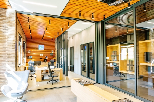 Как фамильный оконный бренд стал знаком качества и надежности: история компании «Оконный Бутик Виталия Хрусталева»
Как фамильный оконный бренд стал знаком качества и надежности: история компании «Оконный Бутик Виталия Хрусталева»