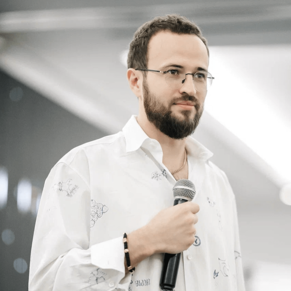 Секрет популярности Михаила Гребенюка, который не понимает даже он сам
Секрет популярности Михаила Гребенюка, который не понимает даже он сам