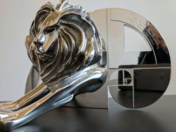 «Будь в брендинге формула успеха, все стали бы красивыми и бессмертными» — Интервью с Еленой Паламарчук из Jekyll&Hyde             
                    «Будь в брендинге формула успеха, все стали бы красивыми и бессмертными» — Интервью с Еленой Паламарчук из Jekyll&Hyde