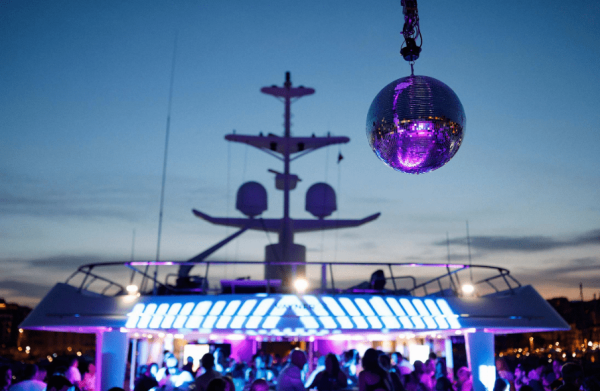 Рекламная индустрия не намерена позволять искусственному интеллекту испортить вечеринку
Рекламная индустрия не намерена позволять искусственному интеллекту испортить вечеринку