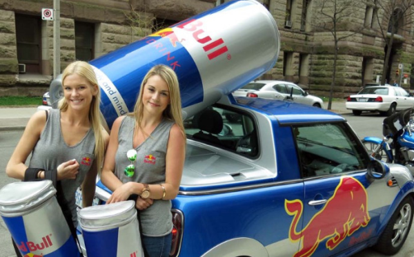 
                    Крылья успеха: как Red Bull поднял свои продажи в небеса            