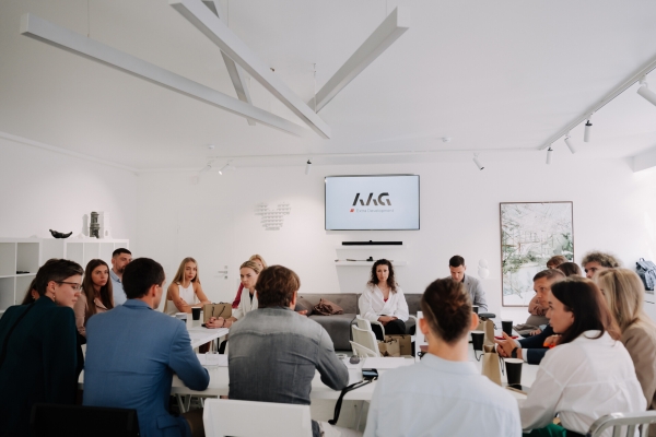 Кейс: как мы провели маркетинговый аудит для строительного холдинга, превратили его в стратегию и привели покупателя             
                    Кейс: как мы провели маркетинговый аудит для строительного холдинга, превратили его в стратегию и привели покупателя