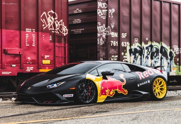 
                    Крылья успеха: как Red Bull поднял свои продажи в небеса            