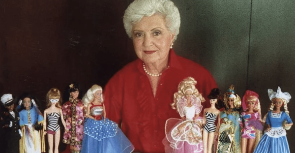 
                    От пляжной красотки до космонавтки: Рекламная эпопея Barbie            