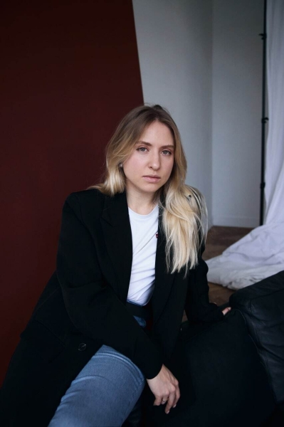 
                    Новый шериф в городе: как нейросети готовят революцию в рекламе            