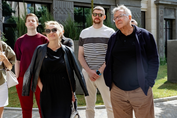 Кейс: как мы провели маркетинговый аудит для строительного холдинга, превратили его в стратегию и привели покупателя             
                    Кейс: как мы провели маркетинговый аудит для строительного холдинга, превратили его в стратегию и привели покупателя