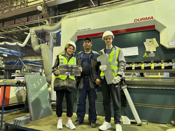 2 млн охвата: как стажировка на заводе и болт помогли подмосковному заводу стать звездой соцсетей             
                    2 млн охвата: как стажировка на заводе и болт помогли подмосковному заводу стать звездой соцсетей