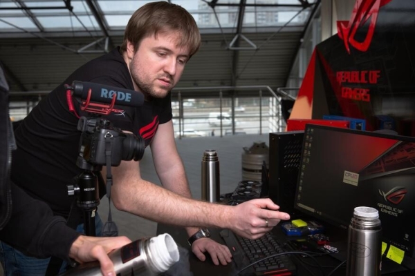 Влад Захаров, ASUS: «На российском рынке много талантливых людей. Самый важный скилл — уметь их находить»             
                    Влад Захаров, ASUS: «На российском рынке много талантливых людей. Самый важный скилл — уметь их находить»