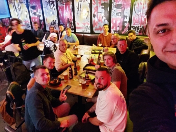 
                    Ложится в 5 утра, сам пиарит свое агентство и управляет им, пишет музыку и не выгорает. Как? Интервью с CEO UXART            