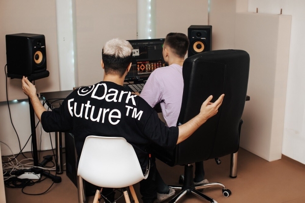 Ложится в 5 утра, пиарит свое агентство и управляет им, пишет музыку и не выгорает. Как? Интервью с CEO UXART             
                    Ложится в 5 утра, пиарит свое агентство и управляет им, пишет музыку и не выгорает. Как? Интервью с CEO UXART