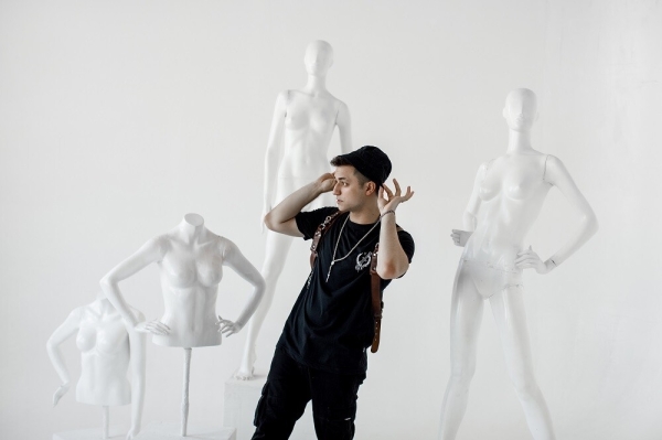 Ложится в 5 утра, пиарит свое агентство и управляет им, пишет музыку и не выгорает. Как? Интервью с CEO UXART             
                    Ложится в 5 утра, пиарит свое агентство и управляет им, пишет музыку и не выгорает. Как? Интервью с CEO UXART