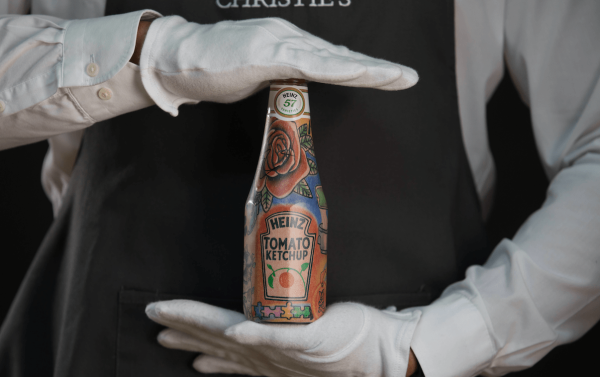 Heinz изменил этикетку кетчупа ради тату своих фанатов
Heinz изменил этикетку кетчупа ради тату своих фанатов