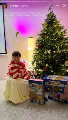 
                    Блестящий сироп, вечеринка в Москве, квест по городу: как мы делали новогоднюю коллаборацию FLOWWOW x EGGSELLENT            