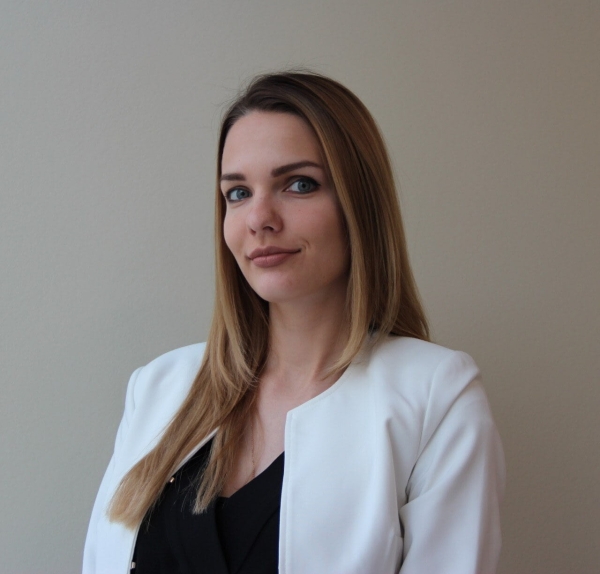 
                    Онлайн VS Офлайн. Как офлайн-кампания для бренда одежды обошла онлайн по заявкам в 15 раз            