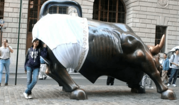 
                    Натянуть трусы на быка. Пример успешного партизанского маркетинга            