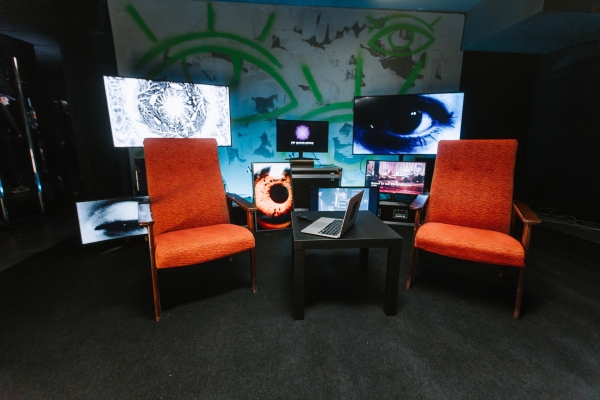 «Тайный орден айтишников»: собрали 2000 человек на ночной IT-конференции за счет черного рынка и промо в стиле масонов
«Тайный орден айтишников»: собрали 2000 человек на ночной IT-конференции за счет черного рынка и промо в стиле масонов