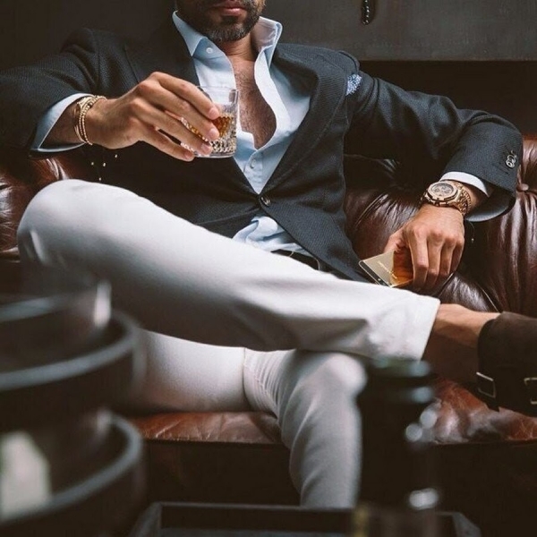 Серый кардинал в PR-семействе: секреты продвижения звёзд и политиков
Серый кардинал в PR-семействе: секреты продвижения звёзд и политиков