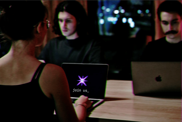 «Тайный орден айтишников»: собрали 2000 человек на ночной IT-конференции за счет черного рынка и промо в стиле масонов
«Тайный орден айтишников»: собрали 2000 человек на ночной IT-конференции за счет черного рынка и промо в стиле масонов