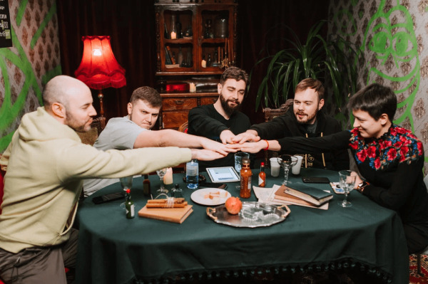 «Тайный орден айтишников»: собрали 2000 человек на ночной IT-конференции за счет черного рынка и промо в стиле масонов
«Тайный орден айтишников»: собрали 2000 человек на ночной IT-конференции за счет черного рынка и промо в стиле масонов