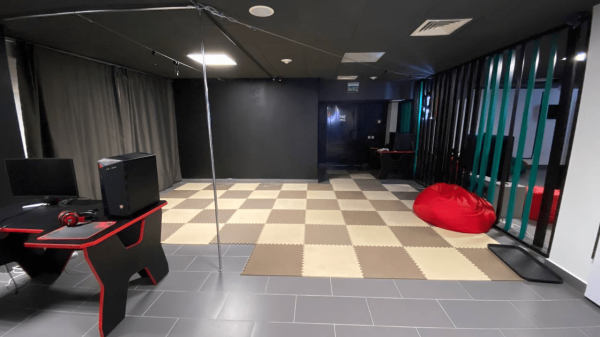 «Тайный орден айтишников»: собрали 2000 человек на ночной IT-конференции за счет черного рынка и промо в стиле масонов
«Тайный орден айтишников»: собрали 2000 человек на ночной IT-конференции за счет черного рынка и промо в стиле масонов