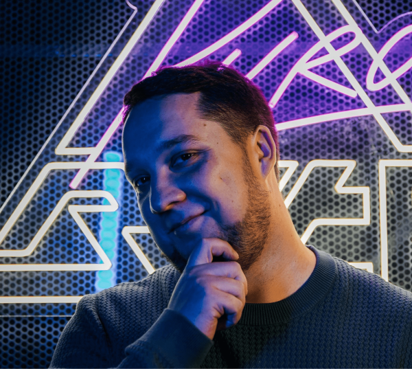 
                    «Руки на аутсорсе проще поменять, чем руки и голову» — Александр Комбаров, СЕО продуктового разработчика Pyrobyte            