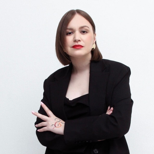 Мы заставляем дизайнеров работать бесплатно два месяца, а они и рады. Рассказываю, как сломать систему             
                    Мы заставляем дизайнеров работать бесплатно два месяца, а они и рады. Рассказываю, как сломать систему