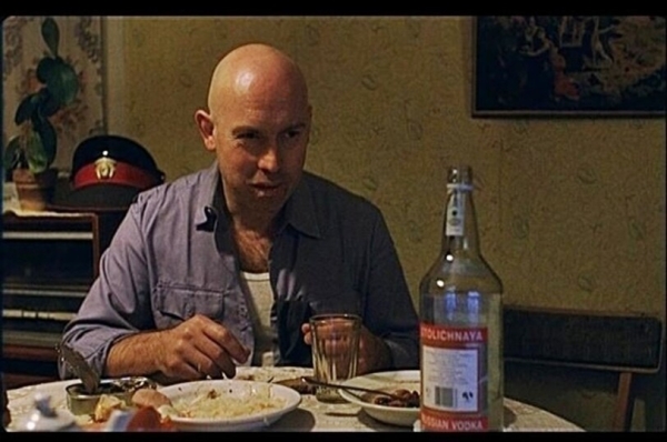 Реклама в фильме “Брат”: как в легендарном кино появился забавный продукт-плейсмент             
                    Реклама в фильме “Брат”: как в легендарном кино появился забавный продукт-плейсмент