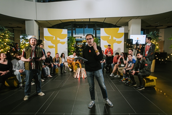 
                    «Мир.Труд.Мобайл»: собрали 1500 разработчиков и дизайнеров из 12 стран на виртуальной даче и перепели Батарейку            