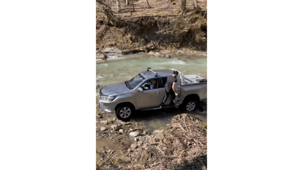 
                    Как мы снимали премиальные шины из багажника 🏎️            