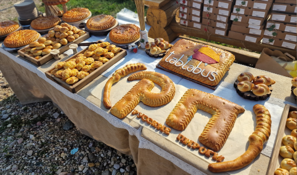 
                    Принес вам кейс с «Русскими пирогами»: показываем начинку успешного сотрудничества!            