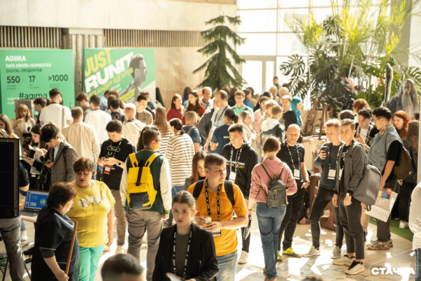 
                    Быстрее, еще быстрее! Как мы собирались на «Стачку» и еле вскочили в последний вагон            