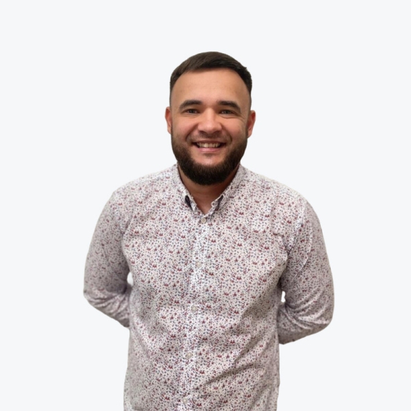 
                    Посмотреть на свой бизнес чужими глазами: как мы провели маркетинговое исследование для семейного производства кухонь            