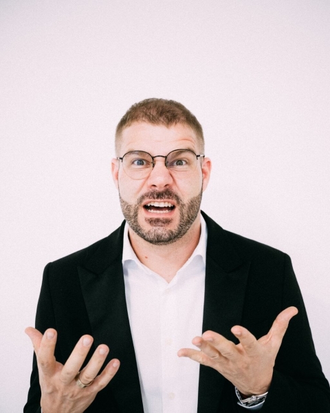 Бизнес-приключения в Эмиратах и Африке: как купить золото в Африке на 700 тысяч долларов и вернуться домой ни с чем             
                    Бизнес-приключения в Эмиратах и Африке: как купить золото в Африке на 700 тысяч долларов и вернуться домой ни с чем