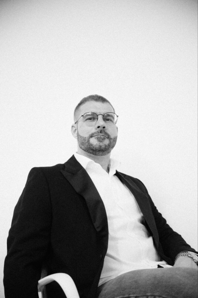 Бизнес-приключения в Эмиратах и Африке: как купить золото в Африке на 700 тысяч долларов и вернуться домой ни с чем             
                    Бизнес-приключения в Эмиратах и Африке: как купить золото в Африке на 700 тысяч долларов и вернуться домой ни с чем