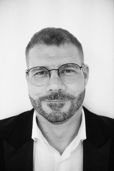 Бизнес-приключения в Эмиратах и Африке: как купить золото в Африке на 700 тысяч долларов и вернуться домой ни с чем             
                    Бизнес-приключения в Эмиратах и Африке: как купить золото в Африке на 700 тысяч долларов и вернуться домой ни с чем