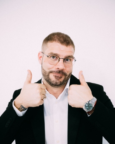 Бизнес-приключения в Эмиратах и Африке: как купить золото в Африке на 700 тысяч долларов и вернуться домой ни с чем             
                    Бизнес-приключения в Эмиратах и Африке: как купить золото в Африке на 700 тысяч долларов и вернуться домой ни с чем